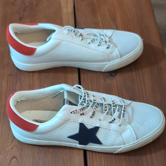 Vintage Havana White and Red Sneakers with Blue Star - Picture 2 of 7
